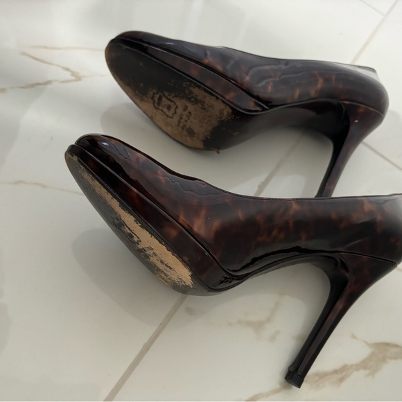 Stuart Weitzman - Gloss Tortoise - Picture 10 of 10